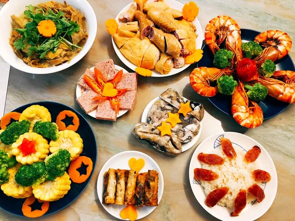 Dân tình rần rần khoe loạt mâm cơm tất niên năm nay: sao nhà ai cũng toàn 'tuyệt phẩm' thế này!