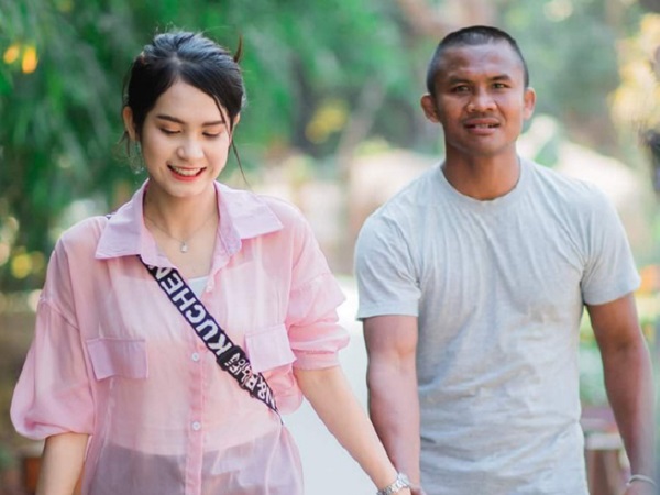 'Thánh Muay Thái' tung bộ ảnh 'gây sốc' với bạn gái chỉ bằng nửa tuổi, thần thái ngút ngàn