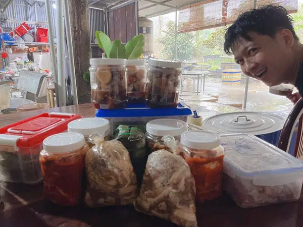 Nhã Phương xúc động vì tấm lòng của Trường Giang ngày Tết, 2 chi tiết là đủ chứng minh quan hệ của chàng rể với bố mẹ vợ!