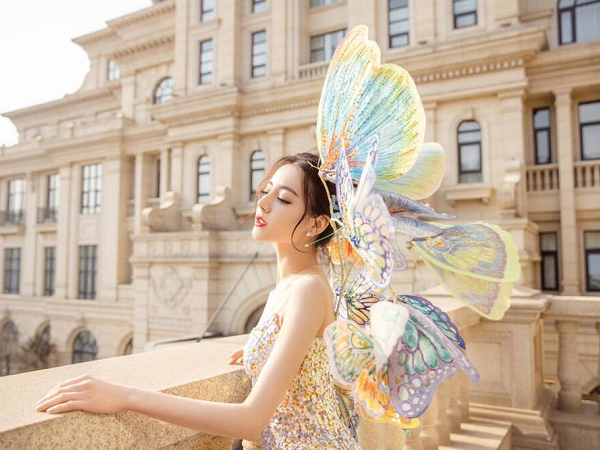 'Xuân Vãn 2021': Tiêu Chiến - Vương Nguyên điển trai, 'nữ thần' Cúc Tịnh Y đọ sắc 'công chúa' Nhiệt Ba!
