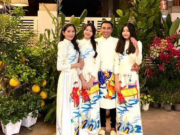 Hai ái nữ nhà Quyền Linh giật spotlight ngày mùng 1 Tết, cả chiều cao, nhan sắc lẫn thần thái đều không ai đọ lại