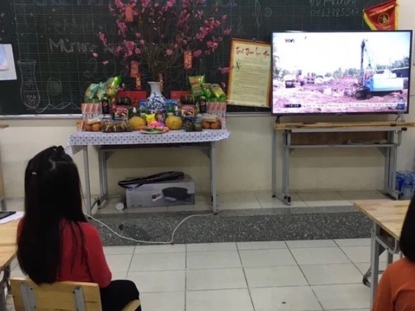 Không khí đón giao thừa tại trường tiểu học Xuân Phương, cái Tết đáng nhớ của thầy trò và phụ huynh trong khu cách ly