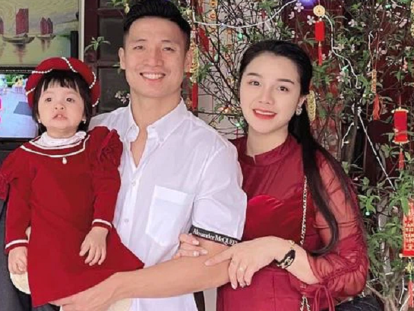 Vợ Bùi Tiến Dũng nhận Hoà Minzy là 'thông gia', chuyển khoản hơn 6 triệu lì xì dịp năm mới