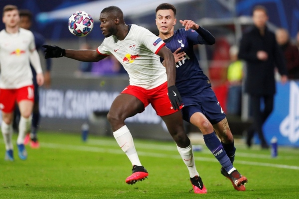 Bayern Munich xác nhận mua trung vệ Upamecano