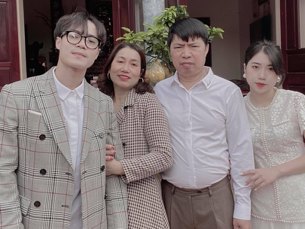 Văn Toàn 'rao bán' em gái ngày đầu năm, đồng đội tại tuyển quốc gia tự ứng cử và cái kết đắng lòng