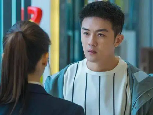 Chồng vỗ ngực tự hào: 'Cả đời này nó chẳng dám bỏ chồng', một lần về nhà phát hiện chìa khóa không thể mở được cửa, anh ta mới ân hận tột cùng