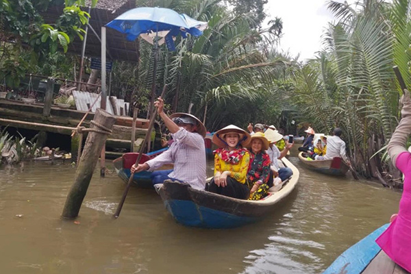 Du lịch Tết cổ truyền đìu hiu, doanh nghiệp và hộ kinh doanh thất thu