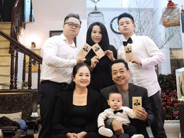 Xót xa nhìn lại cuộc đời cố NSND Hoàng Dũng: 'Ông trùm' trong làng điện ảnh Việt, nhưng khi ở nhà lại tất bật giúp đỡ vợ con
