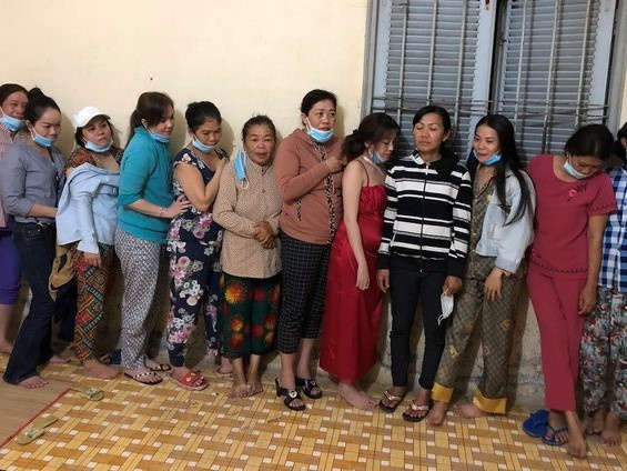 Triệt phá sới bạc ngày Tết của quý bà trong căn nhà hoang