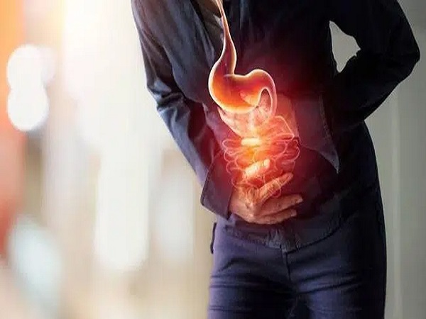 Khi tế bào ung thư xuất hiện trong ruột, sau khi ăn cơ thể sẽ có 4 biểu hiện này