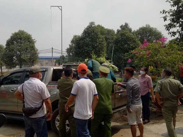 Khống chế kẻ ngáo đá chốt cửa, phóng hỏa đòi chết trong khu chung cư