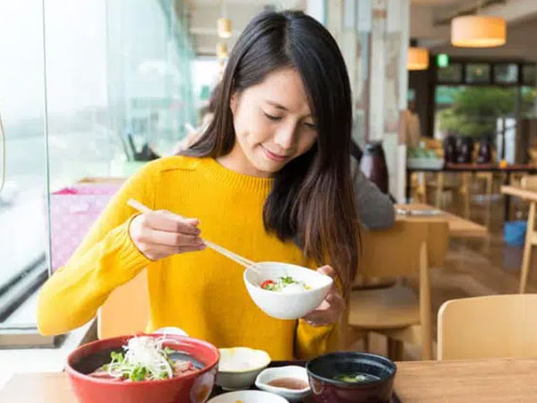 Tết xong muốn giảm cân, phụ nữ cần tránh 5 sai lầm này kẻo nhịn ăn vẫn không có tác dụng