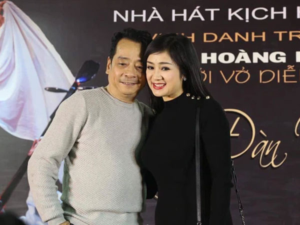 Bà Cúc của 'Hướng dương ngược nắng' - NSND Thu Hà chia sẻ loạt ảnh hiếm khóc thương NSND Hoàng Dũng