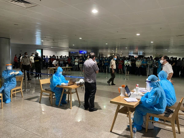 TP.HCM: Chuỗi lây nhiễm tại sân bay Tân Sơn Nhất đã bị cắt đứt nhờ xét nghiệm thần tốc