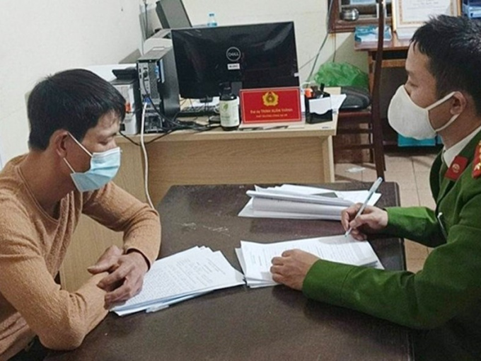 Xử phạt 2 người đưa khách tham quan chùa Hương bất chấp lệnh cấm