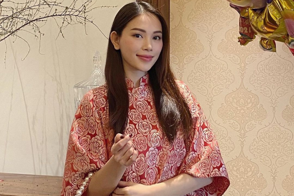 Linh Rin diện áo dài cực sang chảnh, ra dáng con dâu tương lai nhà tỷ phú