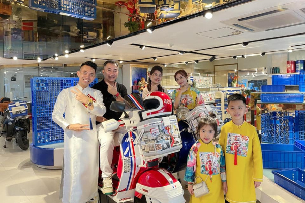 Lộ diện nhân vật mua siêu xe cho đại gia Minh Nhựa, ông trùm danh tiếng tuổi cao nhưng vẫn rất nhí nhảnh