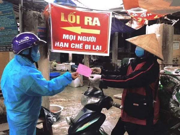 Người dân Chí Linh (Hải Dương) bắt đầu đi chợ bằng tem phiếu theo ngày chẵn - lẻ