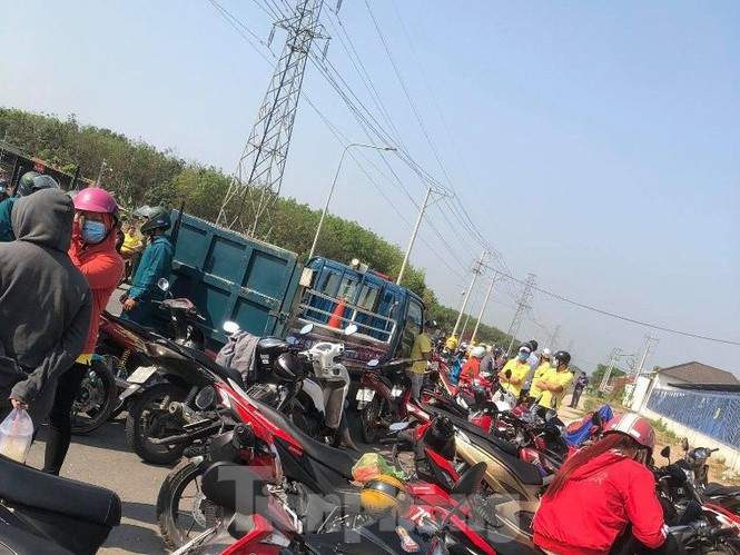 Ngày đầu đi làm sau Tết, công nhân tá hỏa nghe tin công ty giải thể
