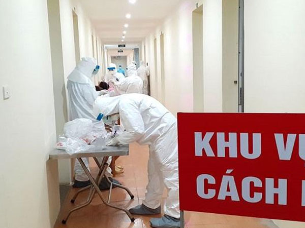 Hai bệnh nhân COVID-19 diễn biến rất nặng, suy kiệt, phù toàn thân, phổi hai bên đông đặc