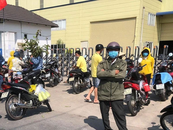 Diễn biến bất ngờ vụ công nhân đi làm đầu năm thì tá hoả nghe tin công ty giải thể