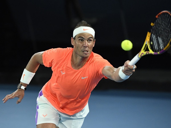 Rafael Nadal thua ngược Tsitsipas, mất cơ hội phá kỷ lục Grand Slam