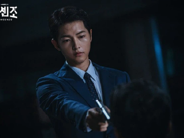 3 lí do hóng gấp Vincenzo: Song Joong Ki tái xuất làm 'thầy cãi' kiêm xã hội đen, đã vậy đấu đá căng cực