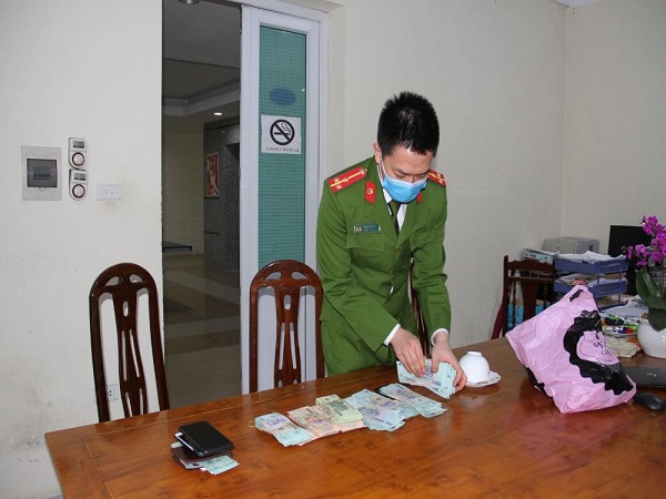 Phá sới bạc khủng ở Hưng Yên, bắt giữ 24 con bạc, tạm giữ 700 triệu đồng