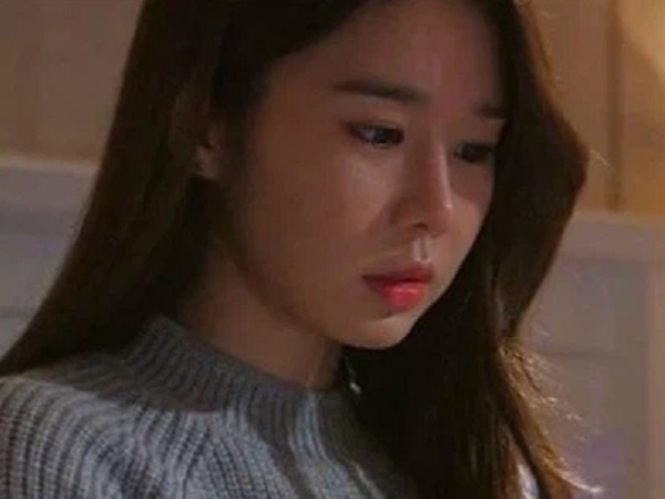 Mới sáng sớm anh trai đã ôm đồ đạc về đòi ly hôn, khi cả nhà còn đang sửng sốt thì chị dâu cũng nước mắt ngắn dài về theo