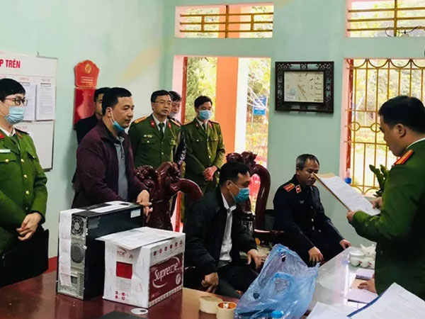 Bắt hiệu trưởng chiếm đoạt tiền bảo hiểm thân thể của nhiều giáo viên, học sinh