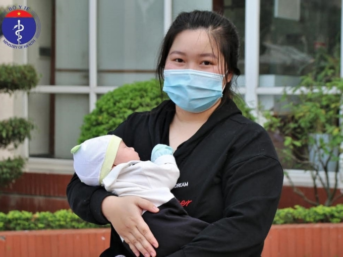 Bệnh nhi 24 ngày tuổi mắc COVID-19 tại Việt Nam đã khỏi bệnh