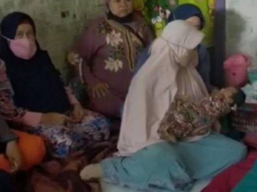 Người phụ nữ Indonesia tuyên bố 'mang thai nhờ một cơn gió'