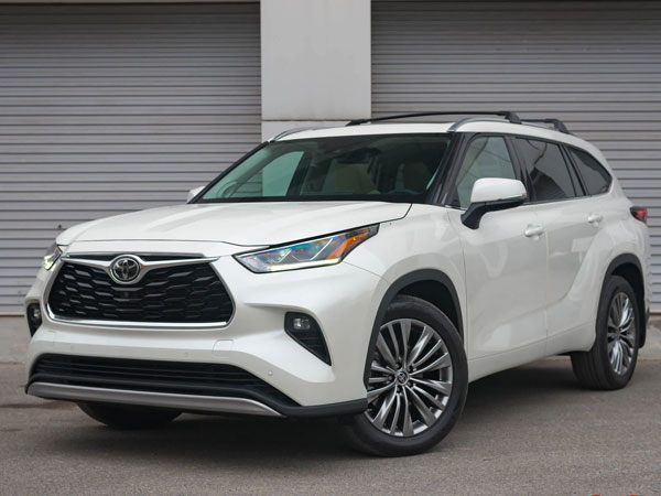 Bóc tách Toyota Highlander Plantium 2021 giá hơn 4 tỷ vừa về Việt Nam: Không chỉ là SUV 'ăn chắc mặc bền' với giá ngang ngửa Lexus RX 350