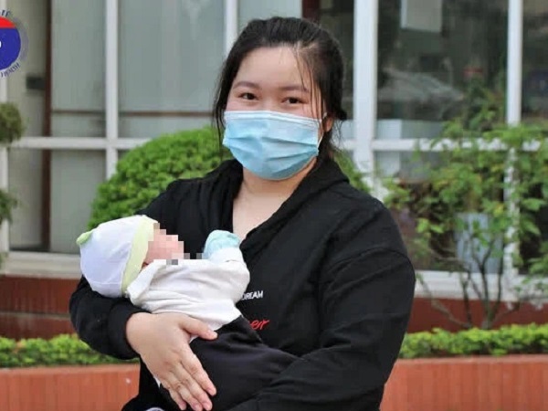 Bé 24 ngày tuổi nhiễm biến chủng lây lan nhanh, mẹ chăm sóc con không bị lây chéo: Công thức tránh lây dành cho mọi người
