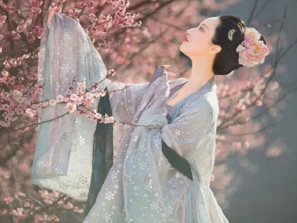 Người sinh vào ngày âm lịch này có bản lĩnh và tài năng hơn người, có thể tự thân thăng tiến trong công việc, sự nghiệp ngày một hưng thịnh, rực rỡ