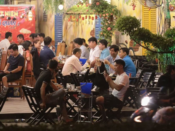 Quán nhậu ở TP. Thủ Đức, beer club trên 'phố nhậu' Phạm Văn Đồng vẫn chật kín khách trong cao điểm phòng dịch Covid-19