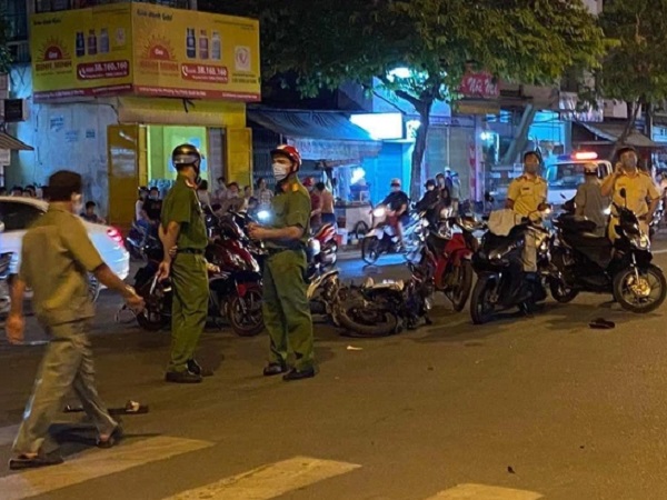 Phóng xe như bay xảy ra tai nạn, thanh niên dựng xe máy tháo chạy bỏ mặc bạn tử vong