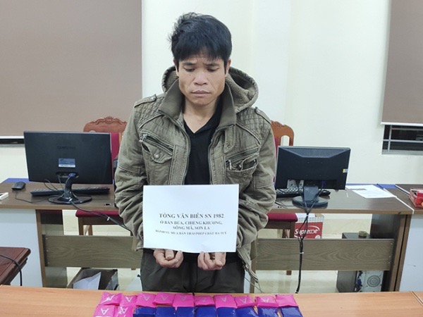 Bắt quả tang đối tượng mua bán 1 bánh heroin, khoảng 12.000 viên ma túy tổng hợp