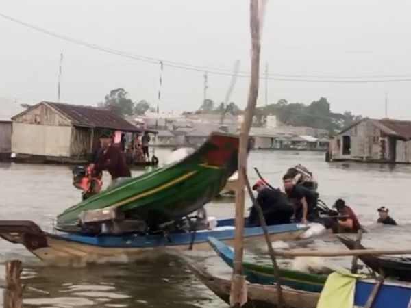 Khởi tố 5 đối tượng đẩy thượng úy công an xuống sông để cướp lại hàng lậu