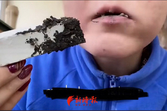 Góc khởi nghiệp không cần vốn: Người trẻ Trung Quốc livestream 'ăn đất' khiến hơn 360.000 người hào hứng đón xem, sản phẩm 'đất' đa dạng đến mức gây sốc