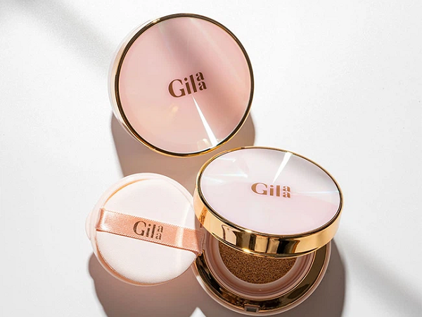 Công việc phải trang điểm cả ngày, cô nàng này chia sẻ bí quyết giữ lớp makeup từ sáng tới chiều mà vẫn đẹp long lanh