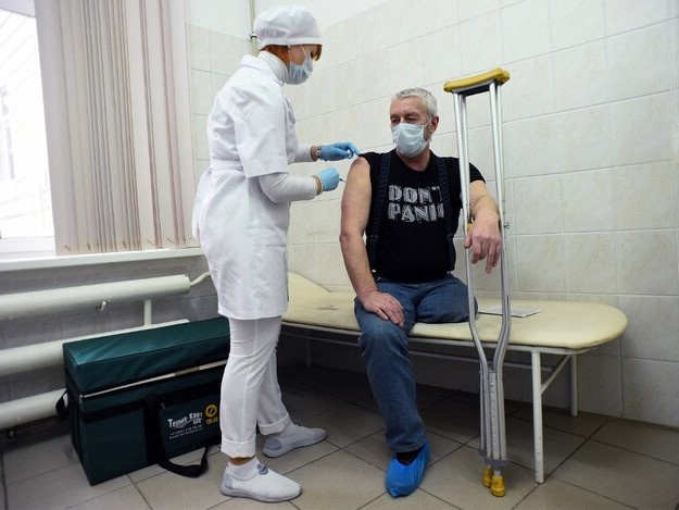 Nga tiêm vaccine Covid-19 cho người vô gia cư