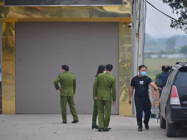 Nhân chứng bàng hoàng kể lại giây phút 8 người bị chém thương vong: 'Một người đàn ông nằm gục trên ô tô, máu chảy rất nhiều'