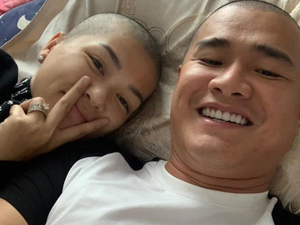 Vợ chồng Hoa hậu Oanh Yến đồng loạt cạo trọc đầu, chuyện gì đây?