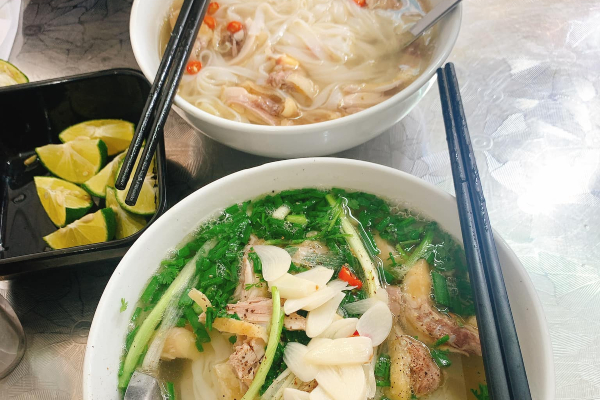 Quy luật bù trừ trong tình yêu hiện diện trong một bức ảnh, dân mạng gật gù 'vậy mới bền lâu'