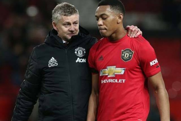 Martial thi đấu hời hợt, HLV Solskjaer phải bực tức quát lên giữa trận