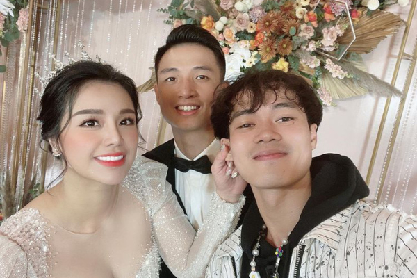 Vợ Bùi Tiến Dũng lì xì Văn Toàn kèm lời chúc sớm tìm được ý trung nhân vào thứ 2 ngày 22/2
