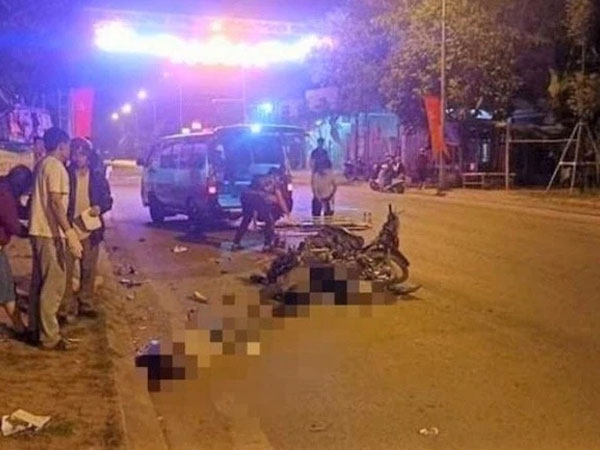Hai xe máy tông nhau, 2 người chết, 1 người bị thương