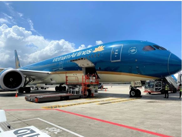 Vietnam Airlines nhận vận chuyển vaccine COVID-19 về nước