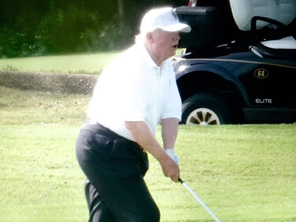 Đảng Dân chủ tìm cách cắt lương hưu ông Trump